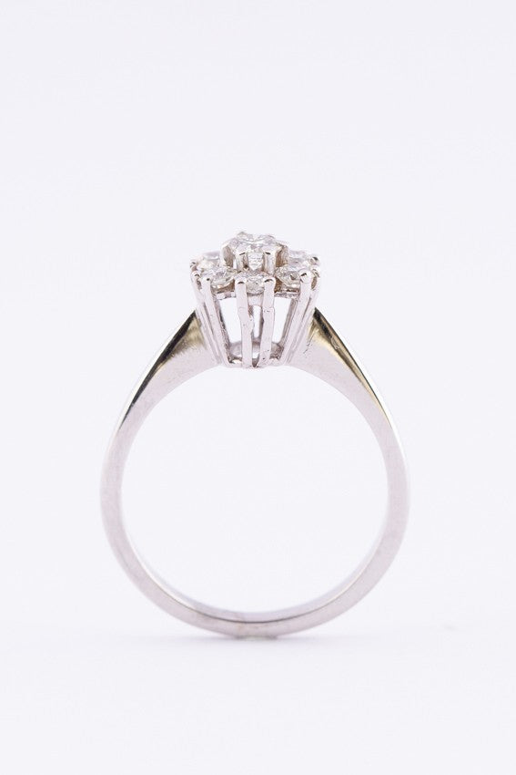 Wit gouden entourage ring 7 briljanten