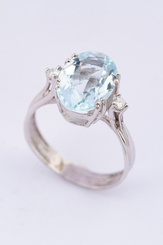 Wit gouden ring met aquamarijn en briljanten