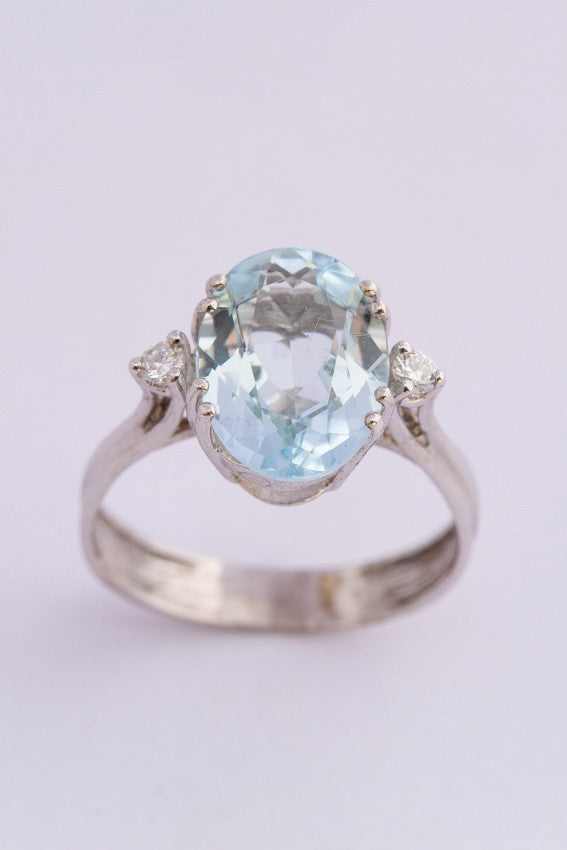 Wit gouden ring met aquamarijn en briljanten