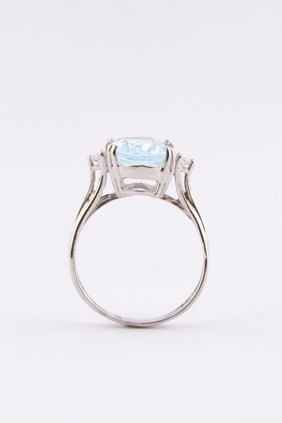 Wit gouden ring met aquamarijn en briljanten