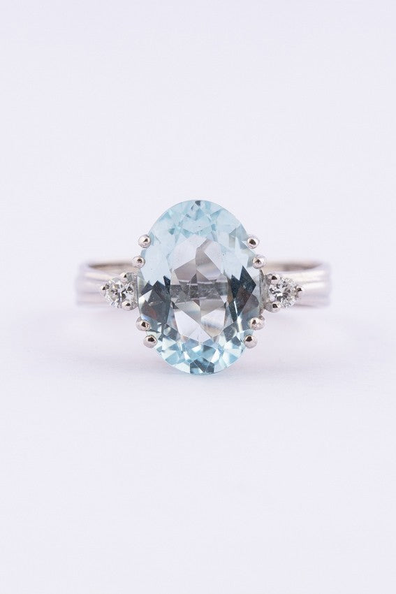 Wit gouden ring met aquamarijn en briljanten