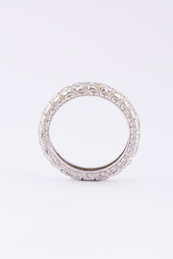 Wit gouden alliance ring met 23 briljanten