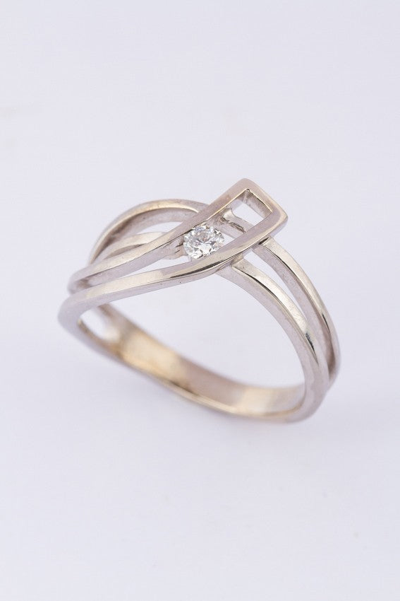 White gold ring with a brilliant