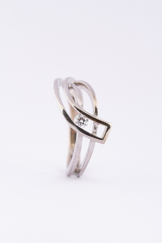 White gold ring with a brilliant