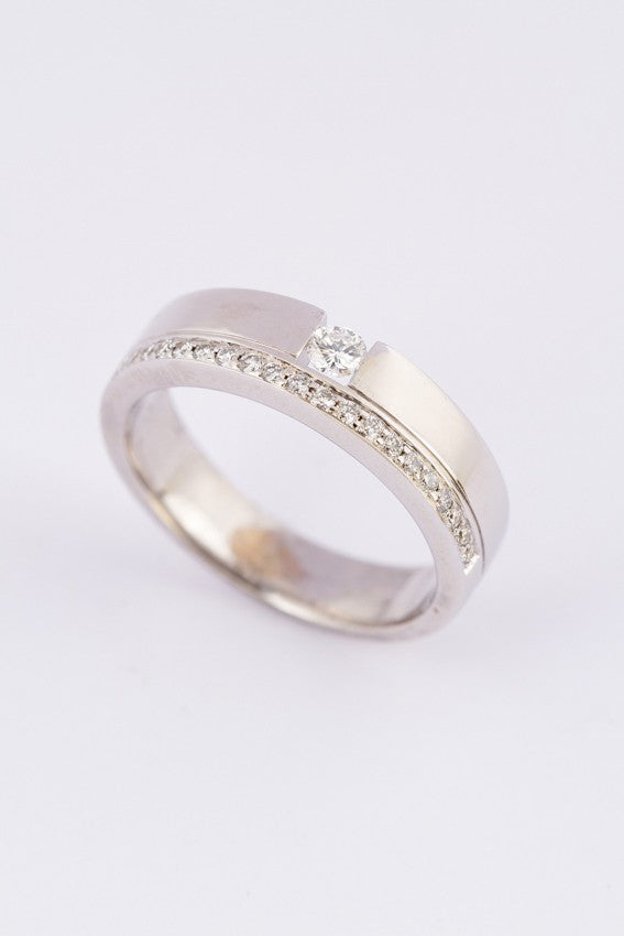 White gold solitaire ring with diamonds