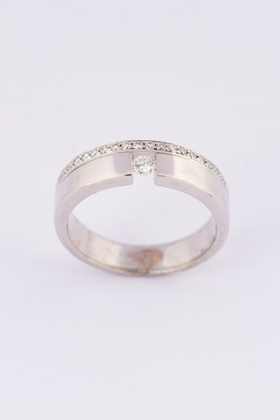 White gold solitaire ring with diamonds