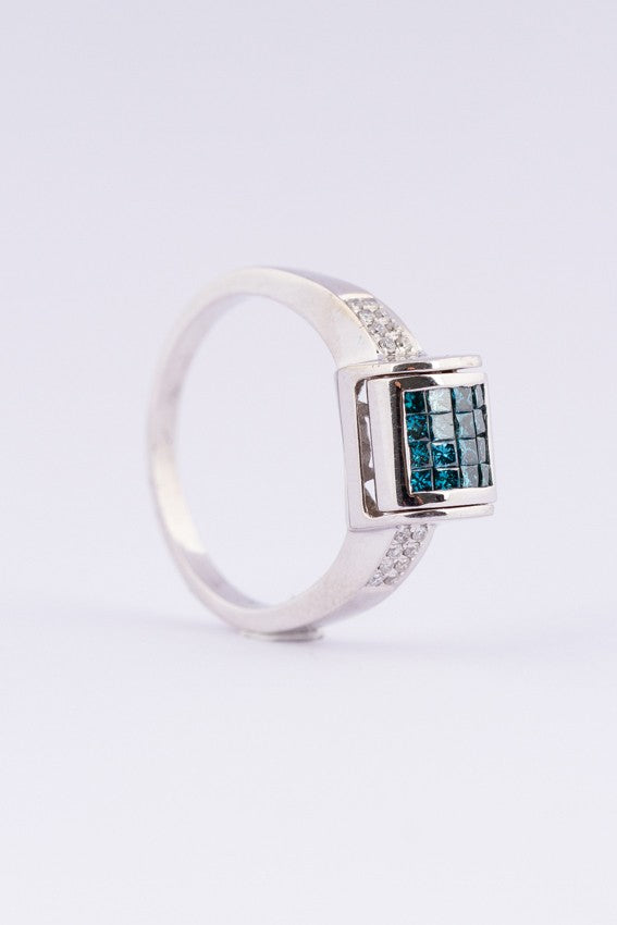 Wit gouden draaibare ring met blauwe en witte diamanten