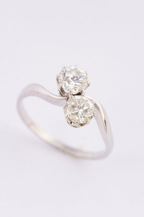 White gold so-called 'Moi et toi' ring (you and me)