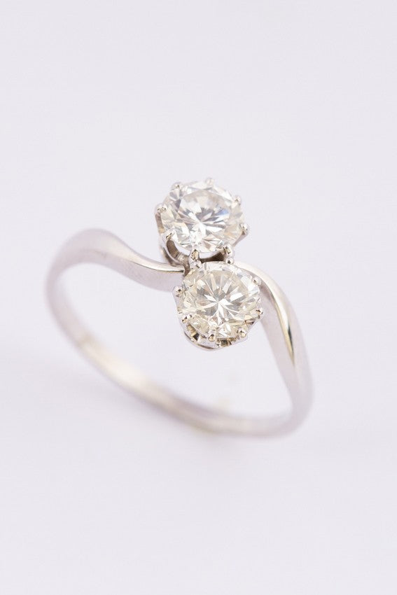 White gold so-called 'Moi et toi' ring (you and me)