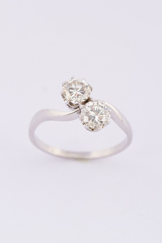 White gold so-called 'Moi et toi' ring (you and me)