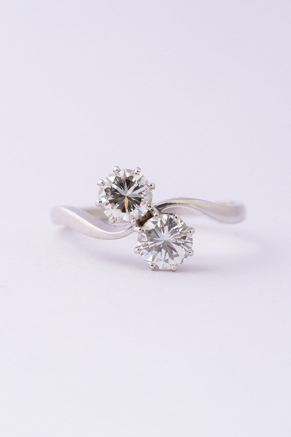 White gold so-called 'Moi et toi' ring (you and me)