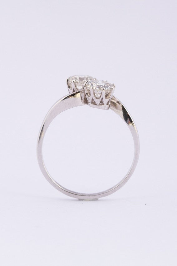 White gold so-called 'Moi et toi' ring (you and me)