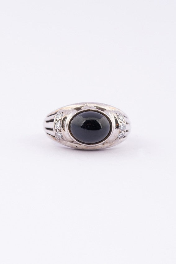 Wit gouden ring met onyx en diamant