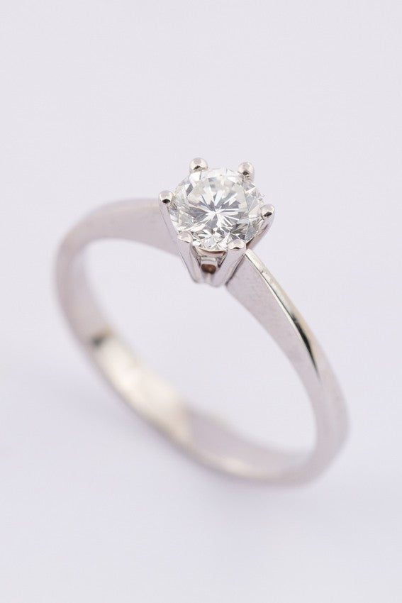 White gold solitaire ring with a brilliant