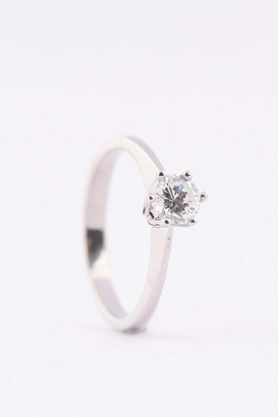 White gold solitaire ring with a brilliant
