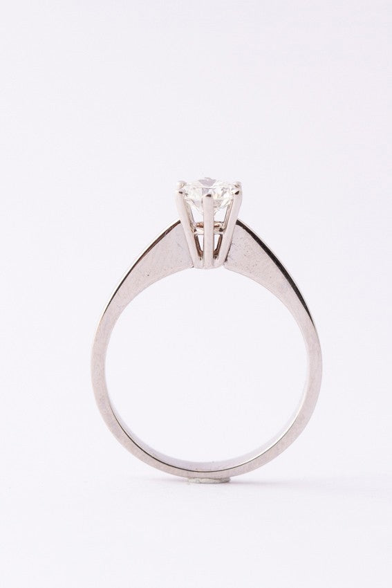 White gold solitaire ring with a brilliant