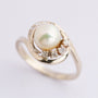 White gold ring with pearl and brilliant
