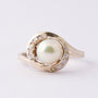 White gold ring with pearl and brilliant