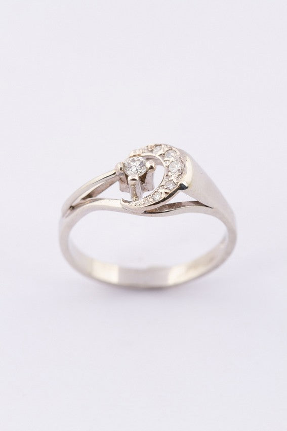 Wit gouden ring met een briljant en 5 diamanten