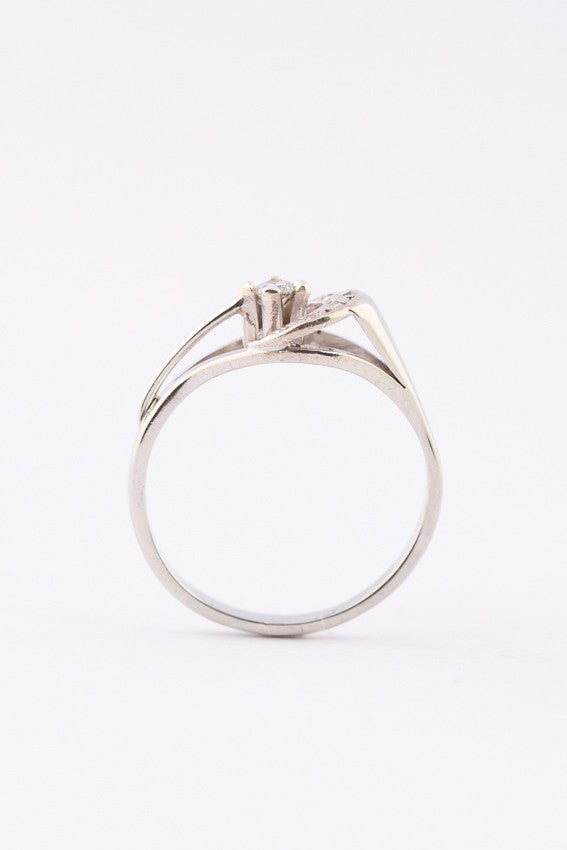 Wit gouden ring met een briljant en 5 diamanten