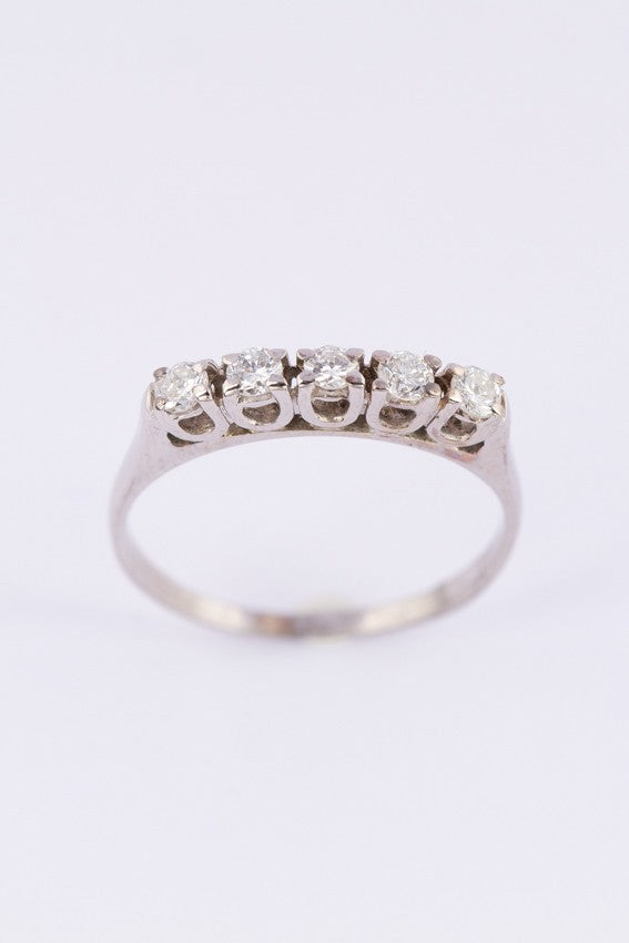 Wit gouden rij ring met 5 briljanten