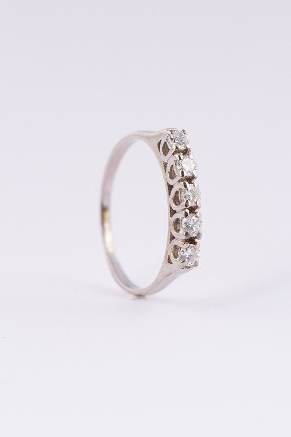 Wit gouden rij ring met 5 briljanten