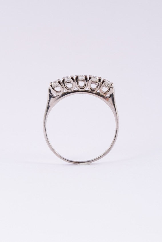 Wit gouden rij ring met 5 briljanten