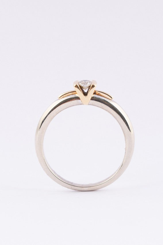 Wit/geel gouden ring van het merk Le Chic en een briljant