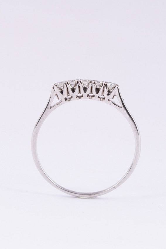 Wit gouden rij ring met 5 briljanten