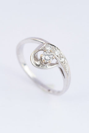 White gold ring with 4 brilliant cut diamonds