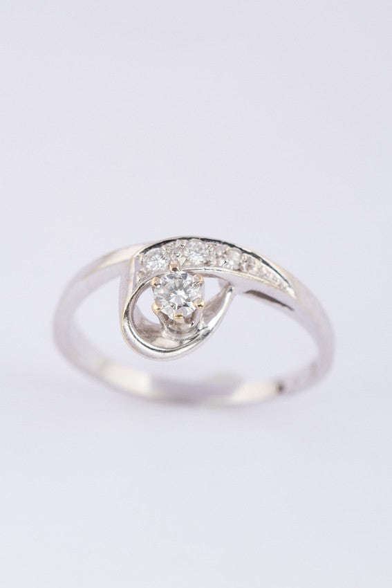 White gold ring with 4 brilliant cut diamonds