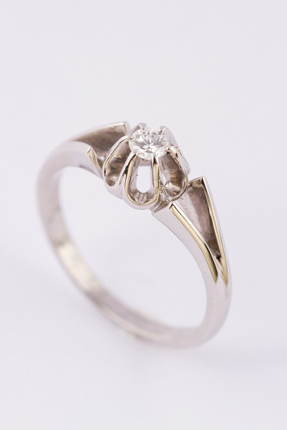 Wit gouden solitair ring met een briljant