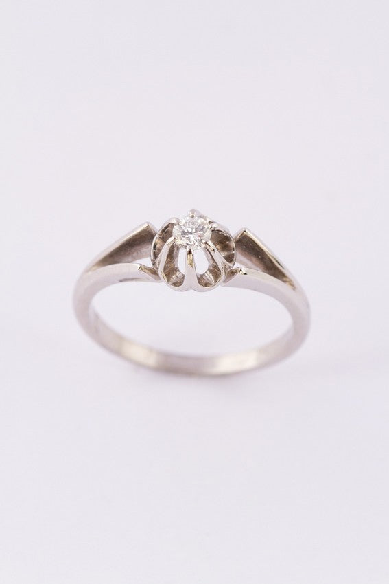 Wit gouden solitair ring met een briljant