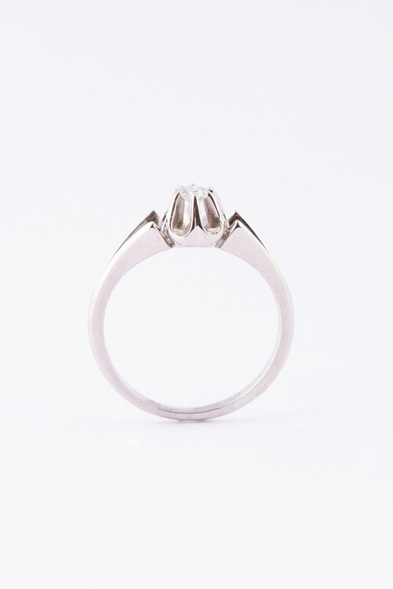 Wit gouden solitair ring met een briljant