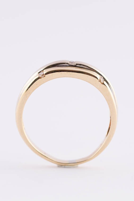 Wit/geel gouden ring met briljanten.