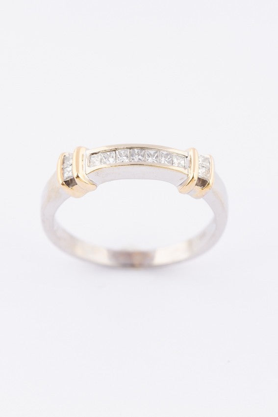 White/yellow gold row ring with princess cut diamonds