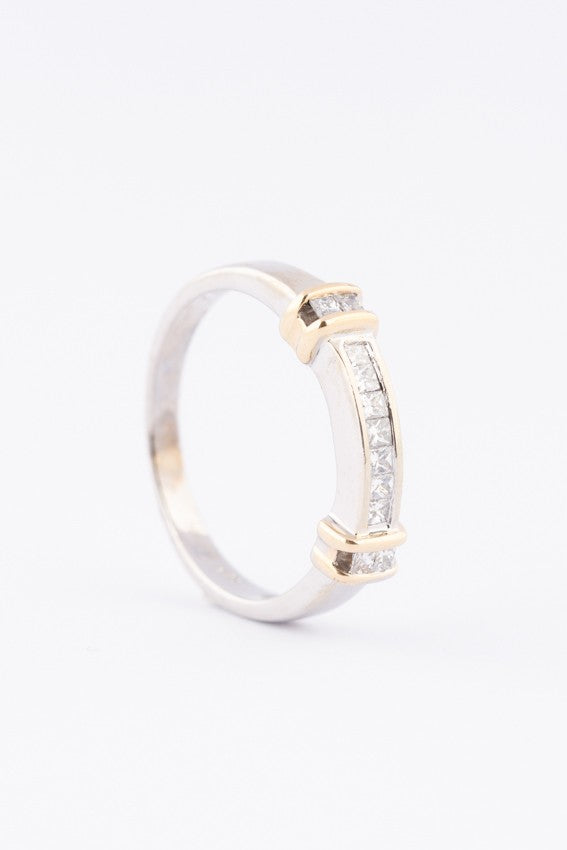 White/yellow gold row ring with princess cut diamonds