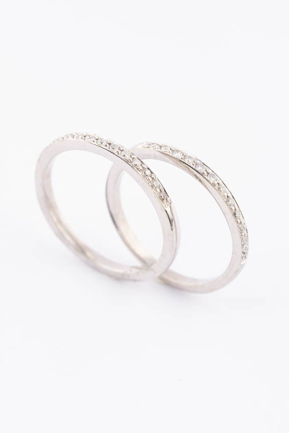 White gold sliding rings with diamonds in each