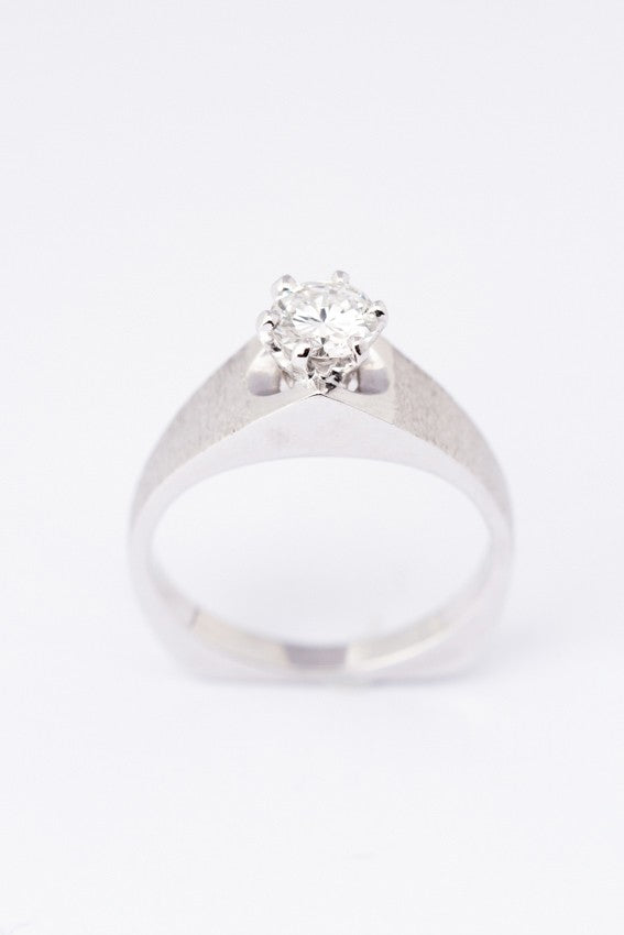 White gold solitaire ring with a 0.43 ct brilliant cut diamond.