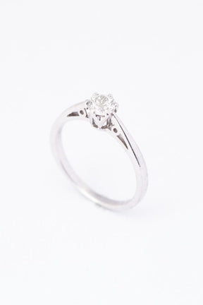 White gold solitaire ring with a brilliant