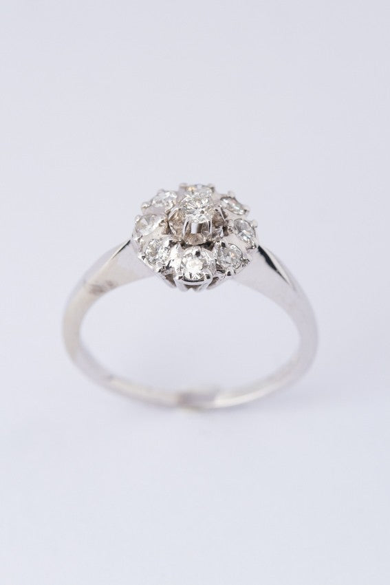 Wit gouden entourage ring met briljanten