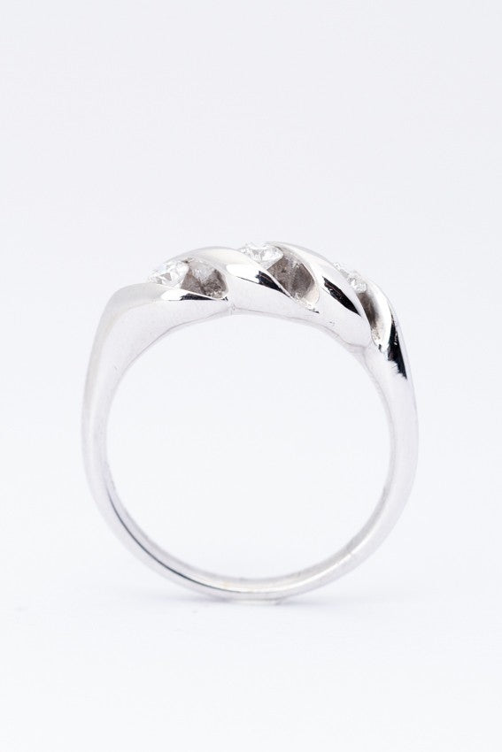 18 krt. wit gouden ring met 3 briljanten
