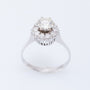 Wit gouden entourage ring met 11 briljanten. Totaal 1.44 ct.