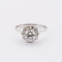 Wit gouden entourage ring met 11 briljanten. Totaal 1.44 ct.