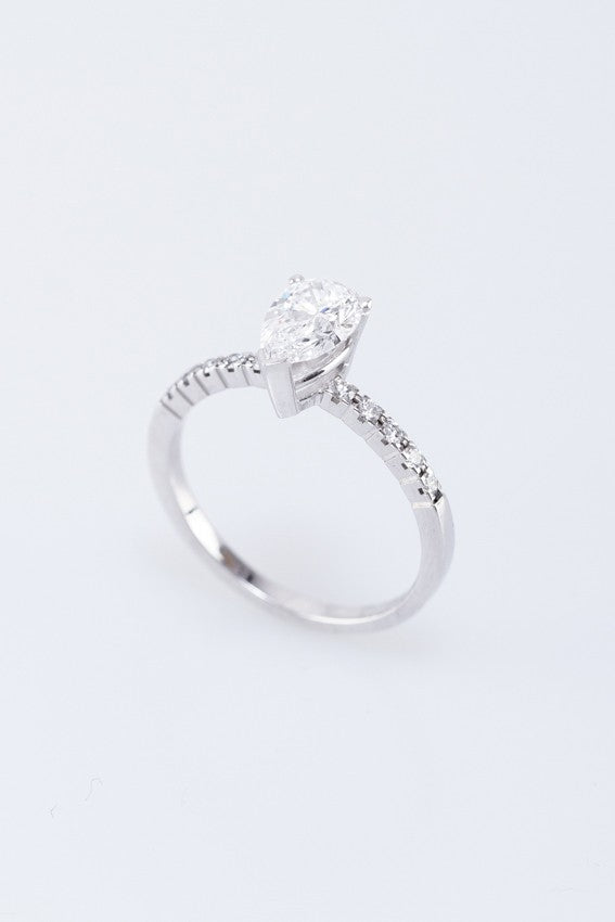 White gold solitaire ring with a pear-shaped cut brilliant of 1.00 ct.