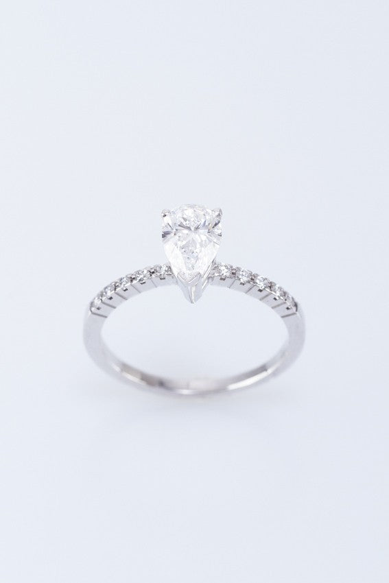 White gold solitaire ring with a pear-shaped cut brilliant of 1.00 ct.