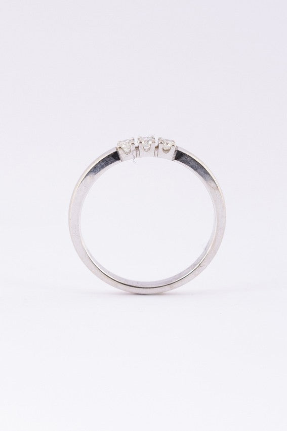 Wit gouden ring met 3 briljanten
