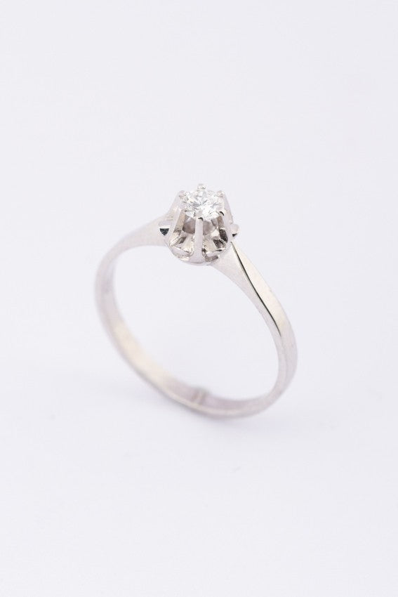 Wit gouden solitair ring met een briljant