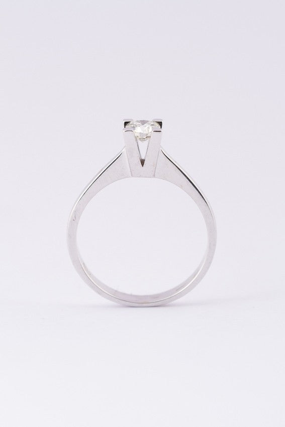 Wit gouden solitair ring met een briljant