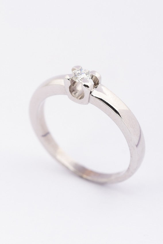 Wit gouden solitair ring met een briljant
